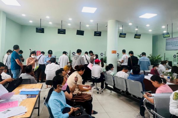 Người dân Tp.HCM đổ xô đi làm thủ tục đất đai trước thời điểm bảng giá đất mới có hiệu lực 31/10